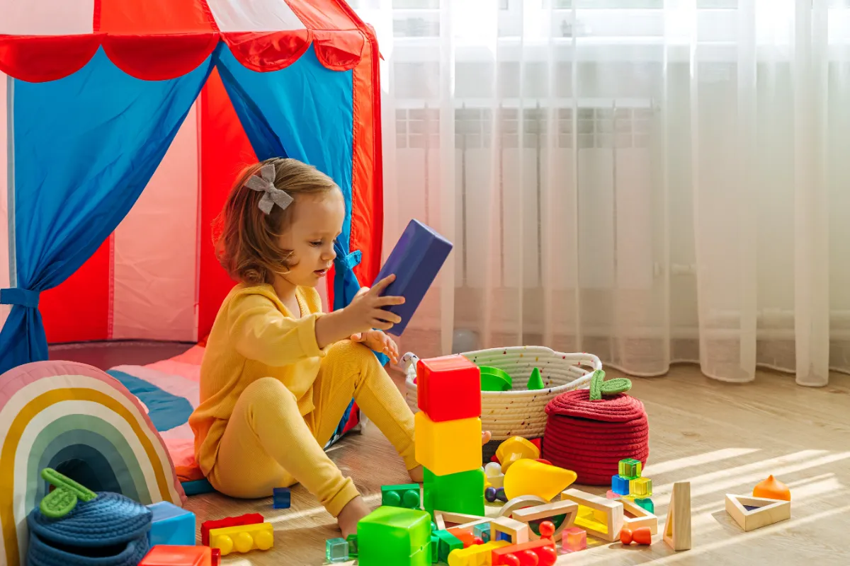 DIY: Erstellen Sie zu Hause sensorische Spielzeuge für Babys.