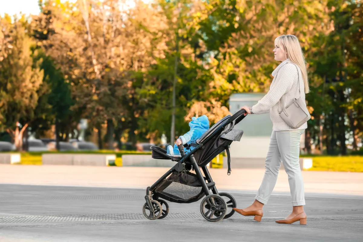 Test der idealen kompakten Kinderwagen für Reisen.