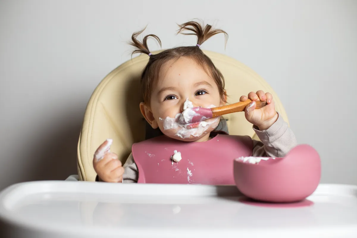 Hochstühle mit gepolstertem Sitzkissen: Komfort für Babys.