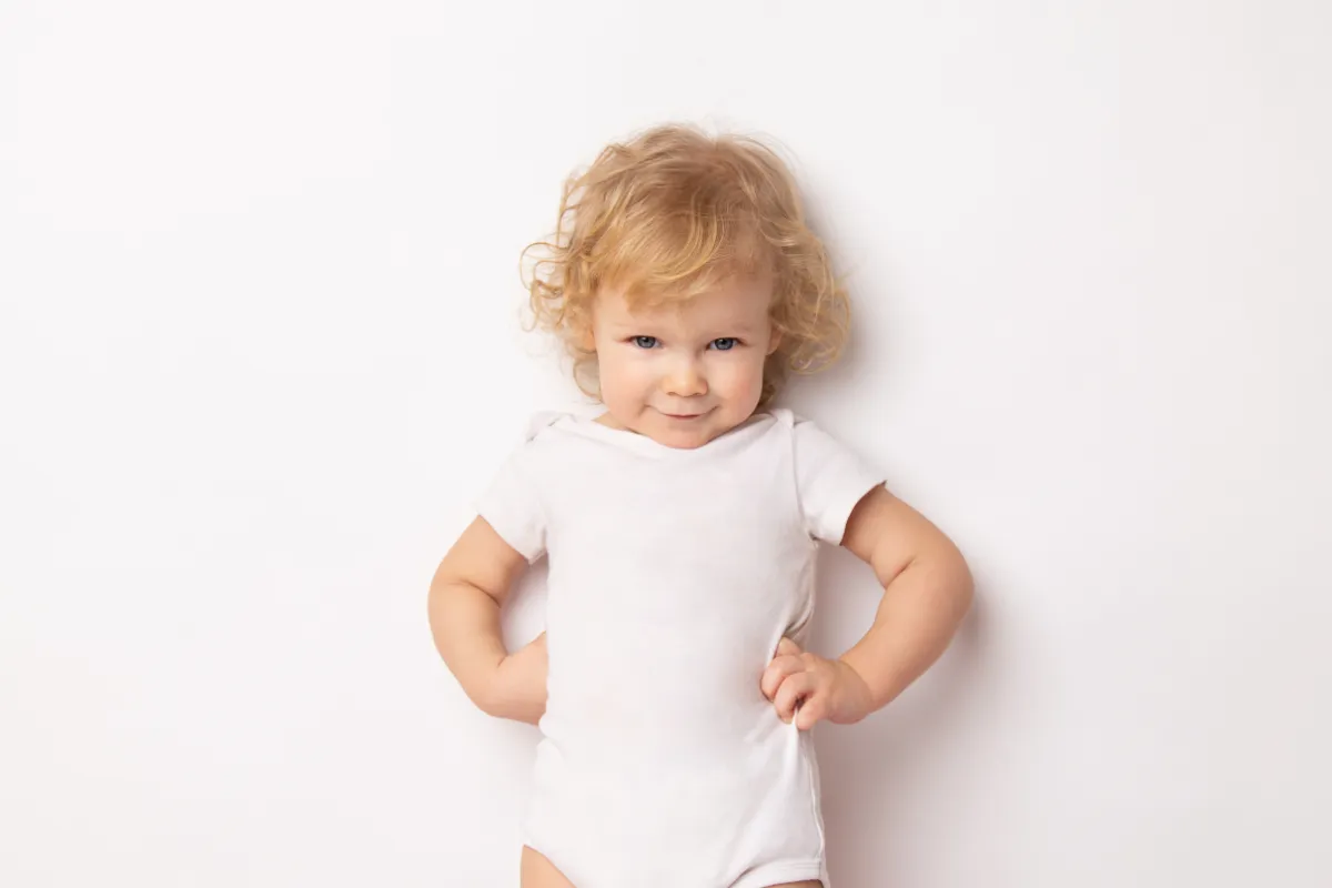 Wie wählt man die richtige Kleidergröße für sein Baby aus?