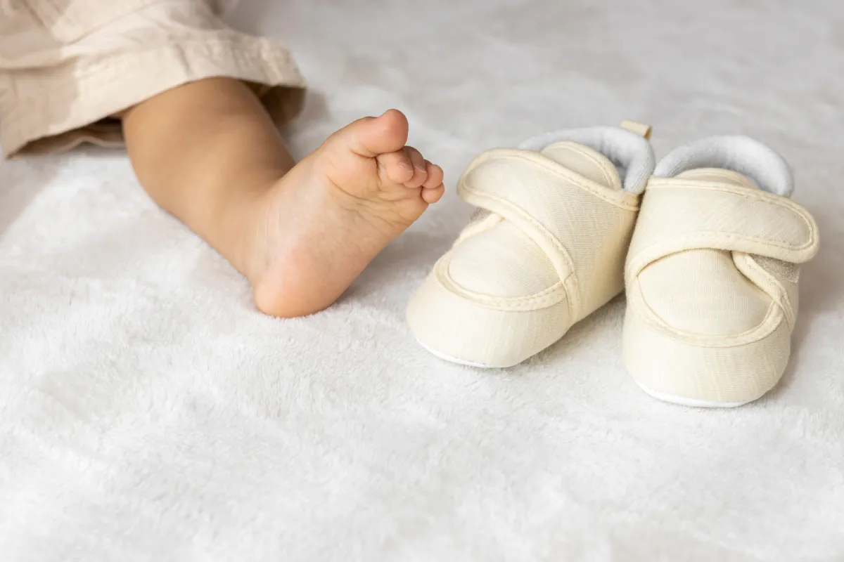 Wie man die richtigen Schuhe für die ersten Schritte auswählt.