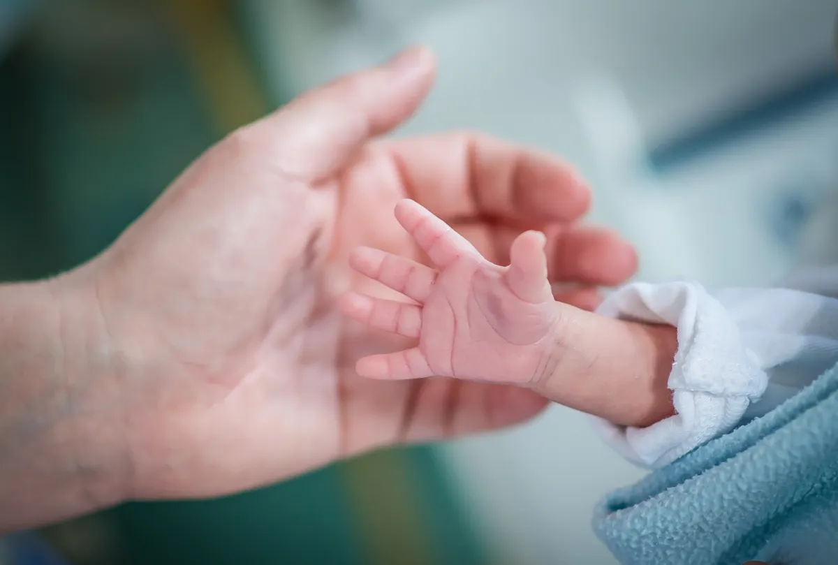 Spezialkleidung für Frühgeborene Babys.